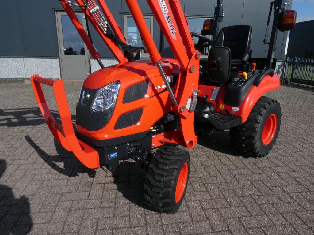 Kioti CS2510 4wd HST / 0001 Draaiuren / Voorlader