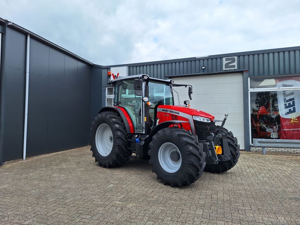 Massey Ferguson 5M.145 DYNA-4 ESSENTIAL