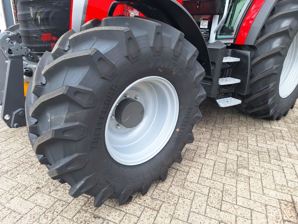 Massey Ferguson 5M.145 DYNA-4 ESSENTIAL