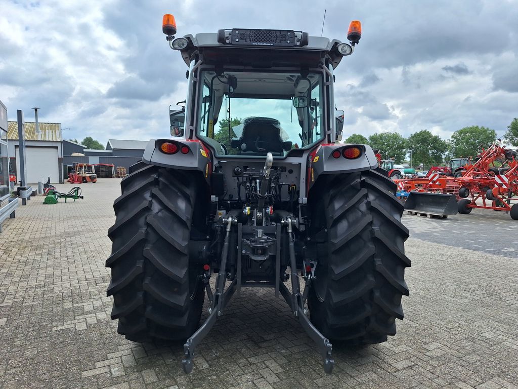 Massey Ferguson 5M.145 DYNA-4 ESSENTIAL