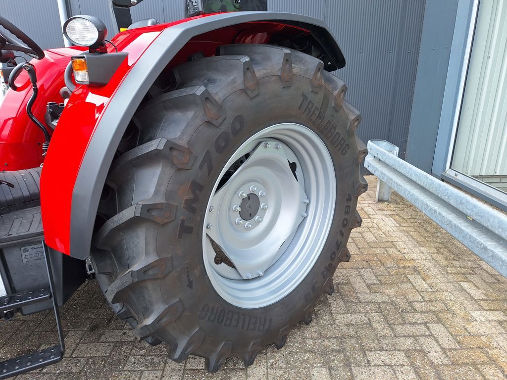 Massey Ferguson 4709-M DYNA-2