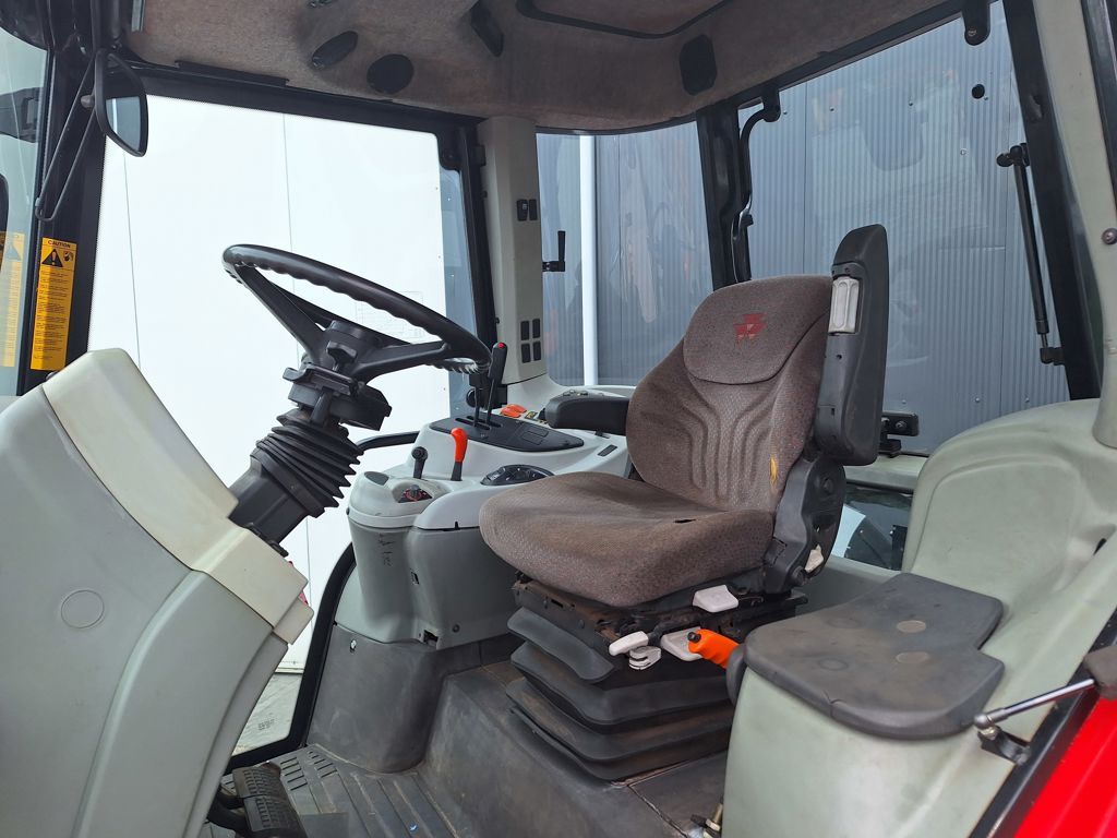 Massey Ferguson 5455 DYNA-4