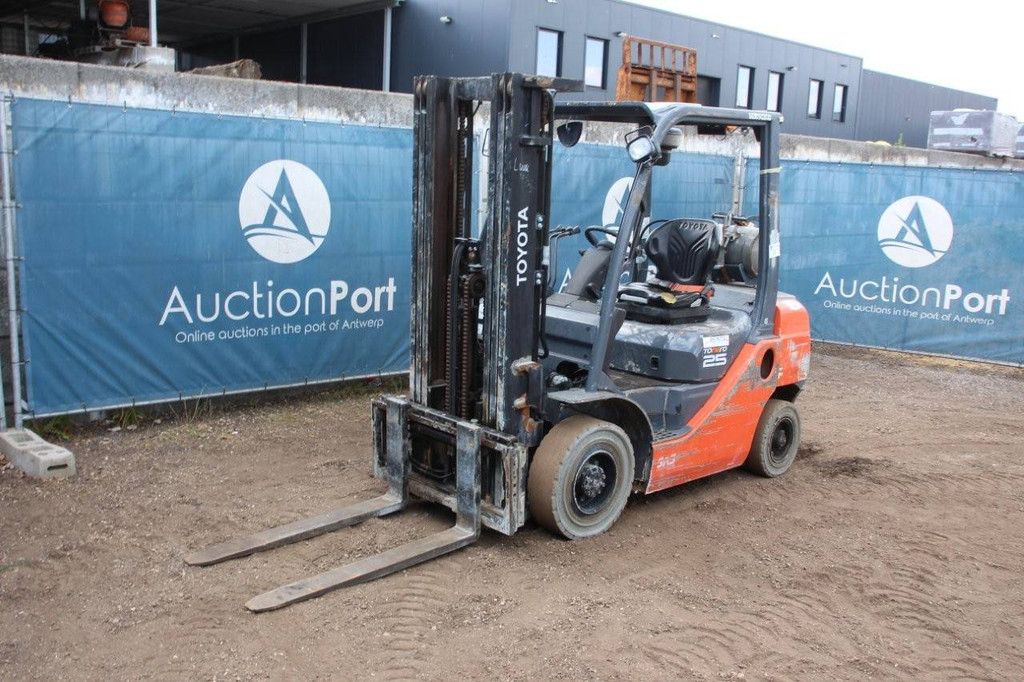 Gabelstapler Toyota 02-8FGF25 Treibgas 2500kg 4,7m 2019