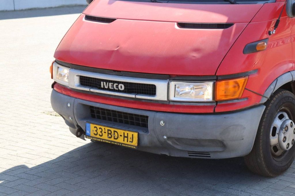 Sattelzugmaschine mit Anhänger Iveco 40C Diesel 2002