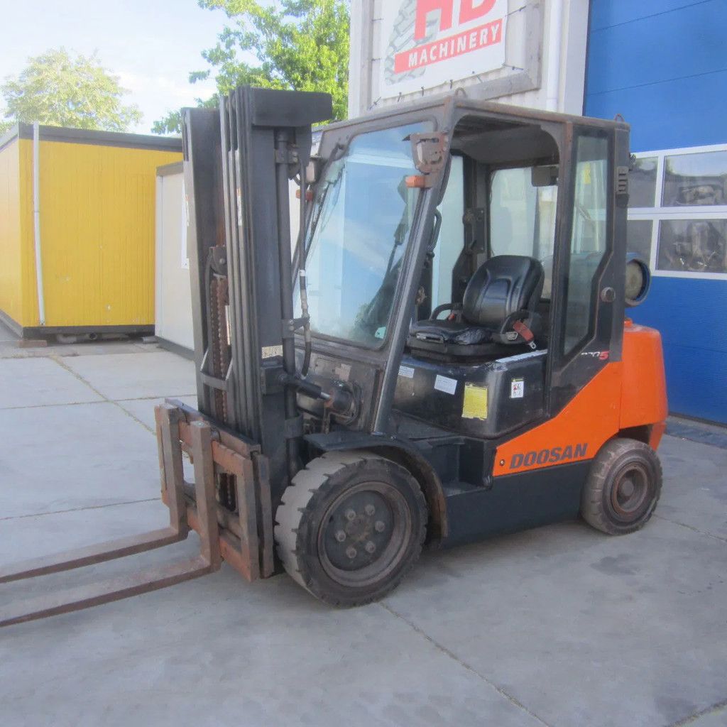 Doosan G35C-5, LPG, Triplomast, Side shift, met kenteken.