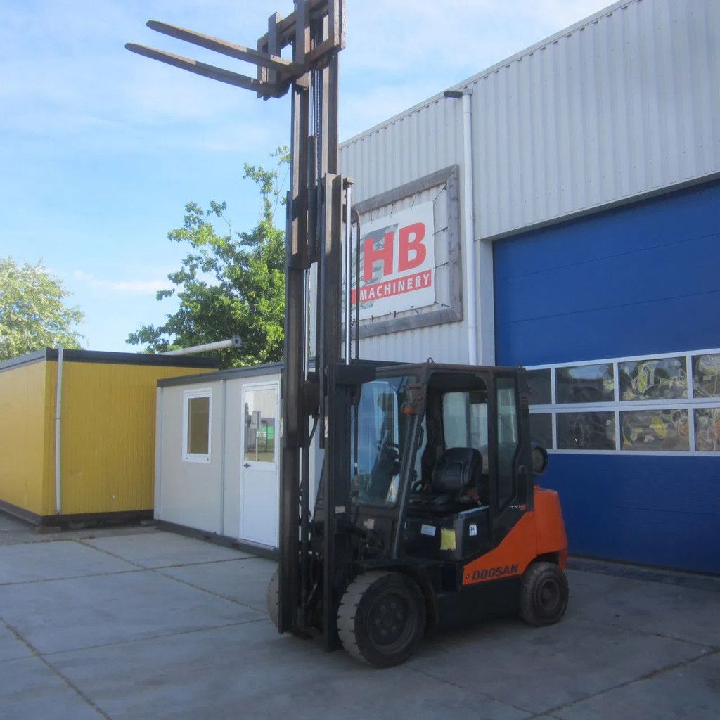 Doosan G35C-5, LPG, Triplomast, Side shift, met kenteken.