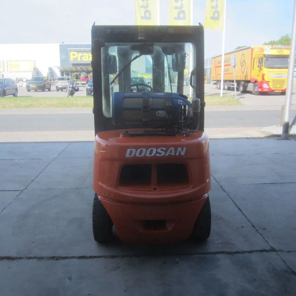 Doosan G35C-5, LPG, Triplomast, Side shift, met kenteken.