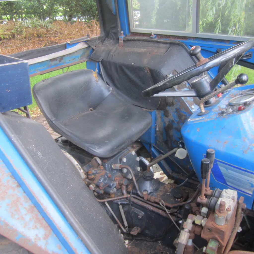 Iseki Compact tractor TS3110 met voorlader.
