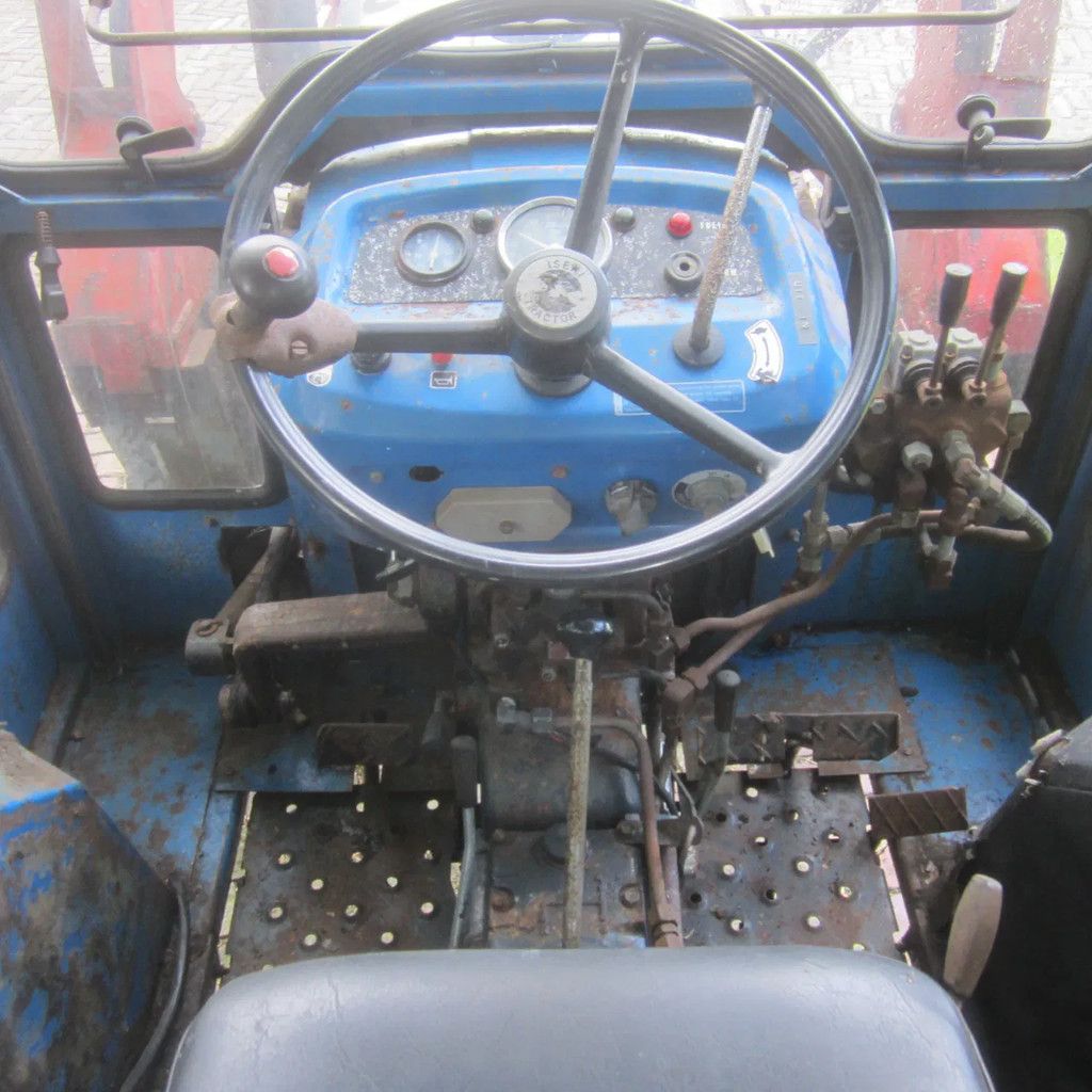 Iseki Compact tractor TS3110 met voorlader.