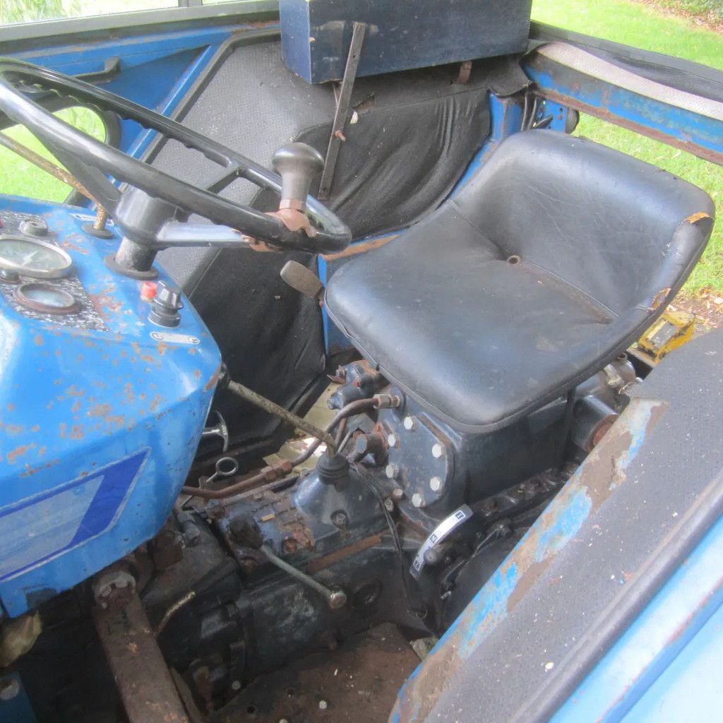 Iseki Compact tractor TS3110 met voorlader.