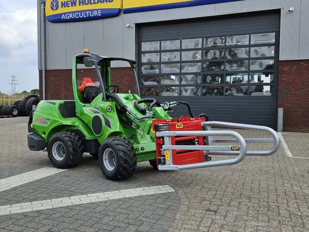 Avant Mini-shovel 735i met Kemp balenklem