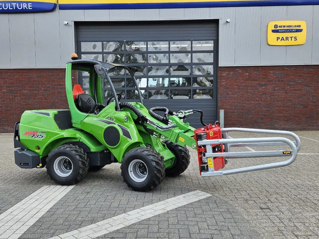 Avant Mini-shovel 735i met Kemp balenklem