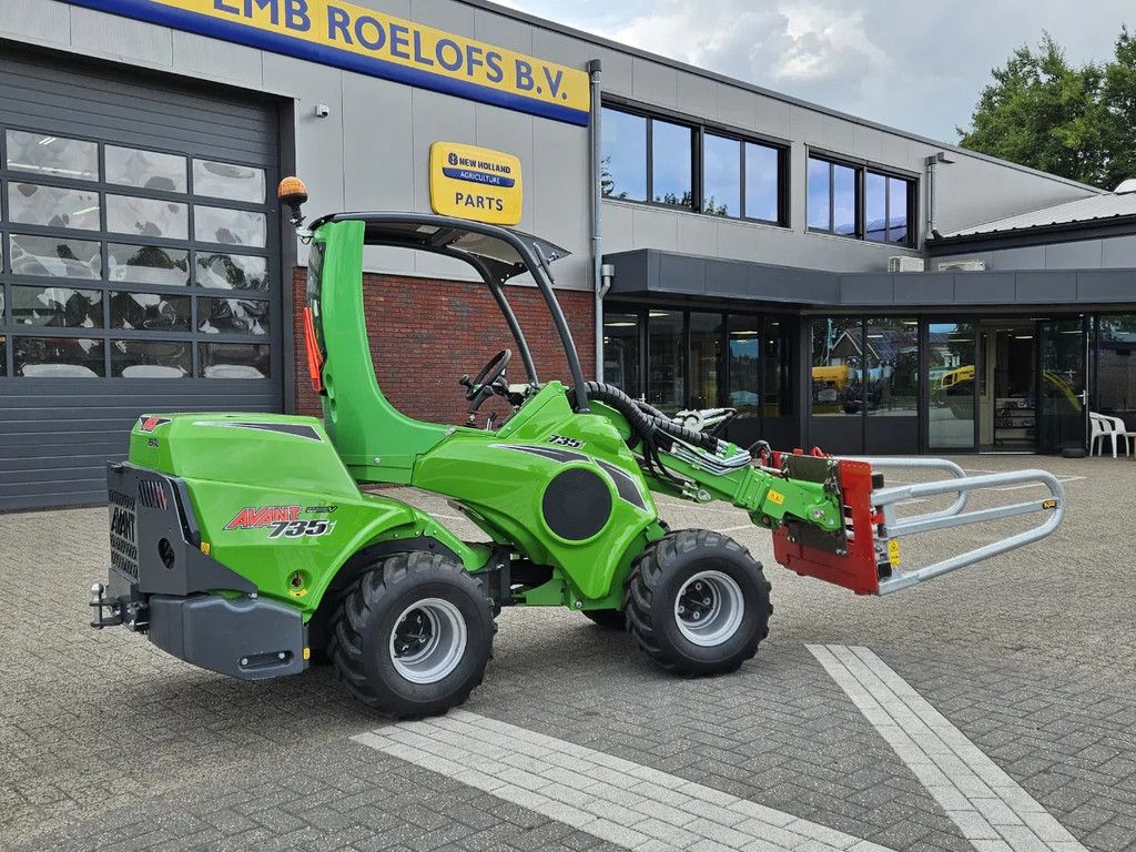 Avant Mini-shovel 735i met Kemp balenklem