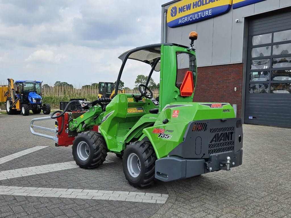 Avant Mini-shovel 735i met Kemp balenklem