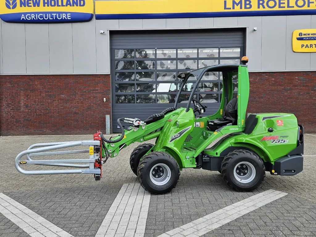 Avant Mini-shovel 735i met Kemp balenklem