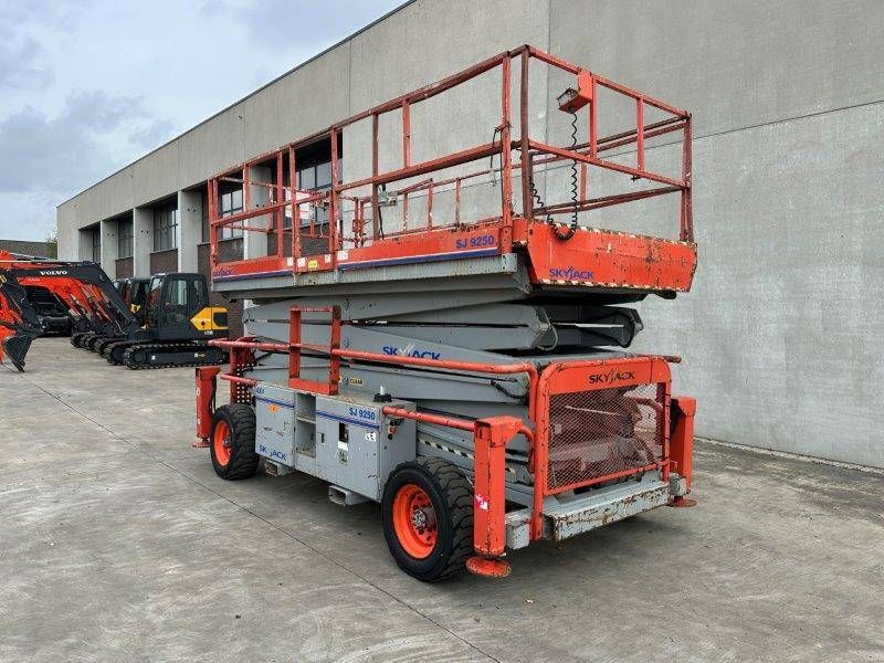 Scissor lift Skyjack SJ9250 Diesel 17.2m 2010