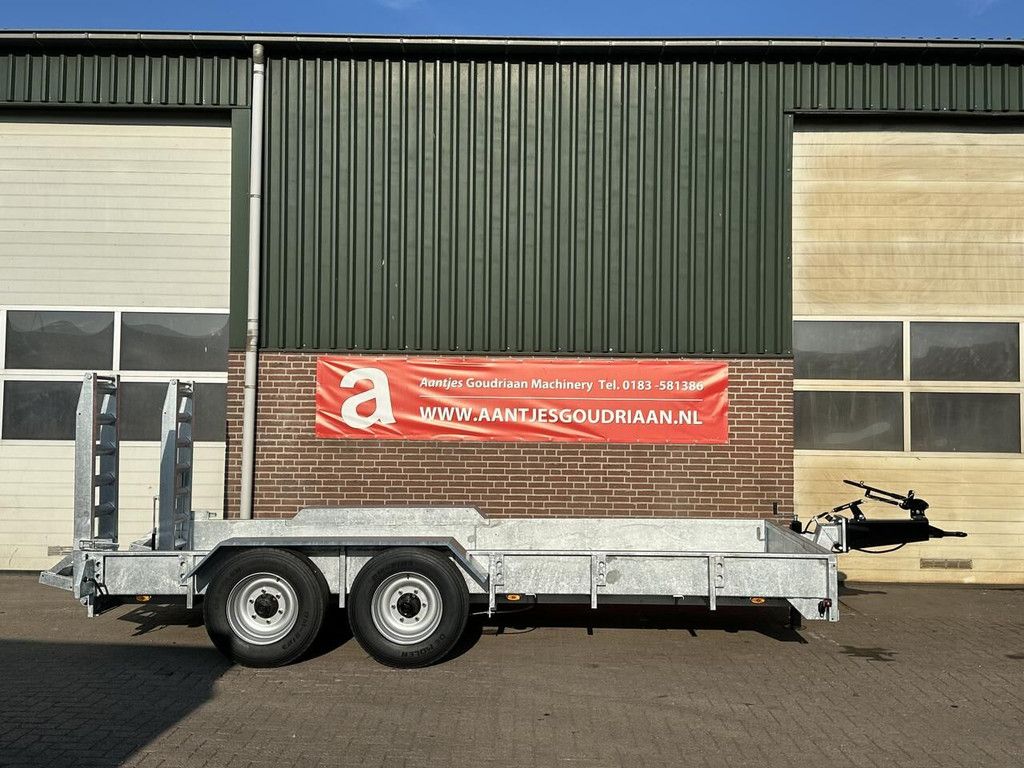 Equipment trailer