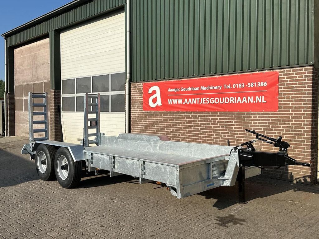 Equipment trailer