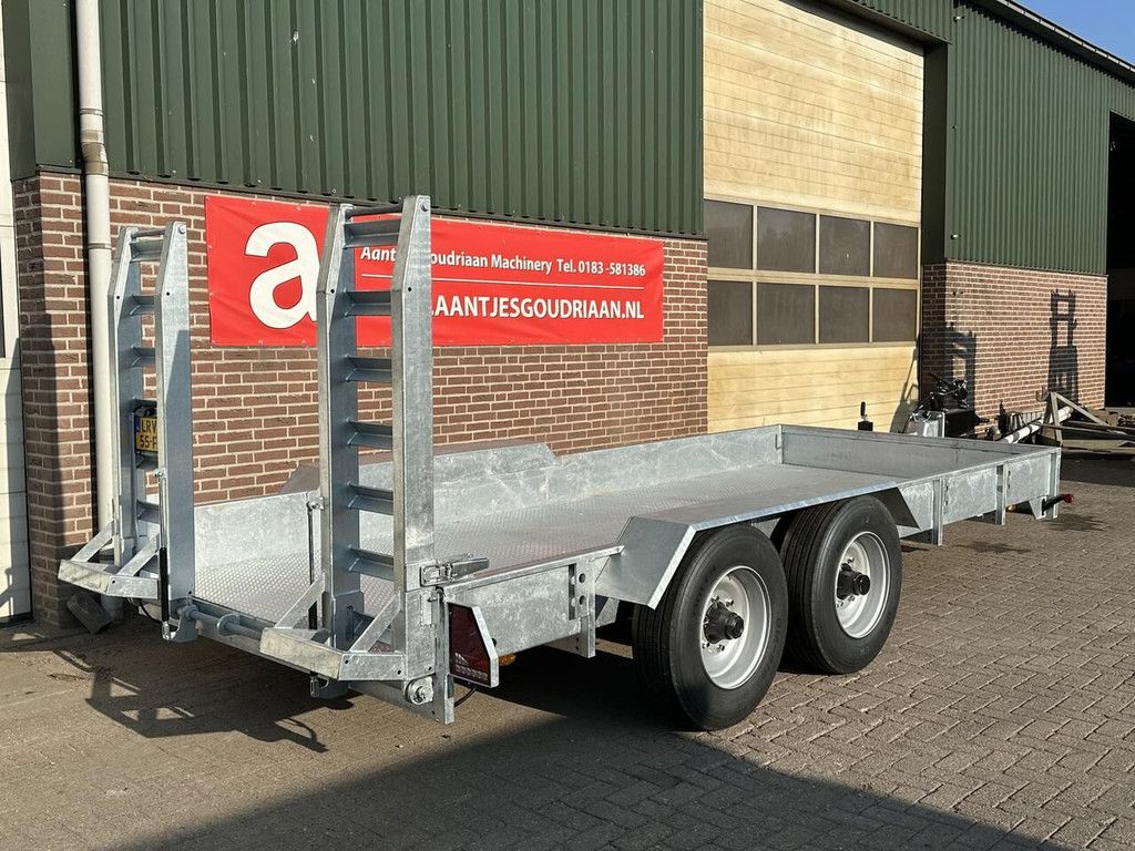 Equipment trailer