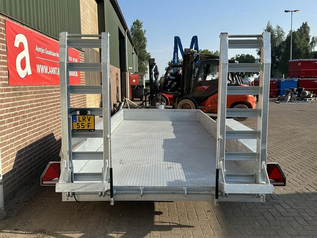Equipment trailer