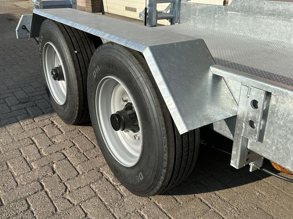 Equipment trailer