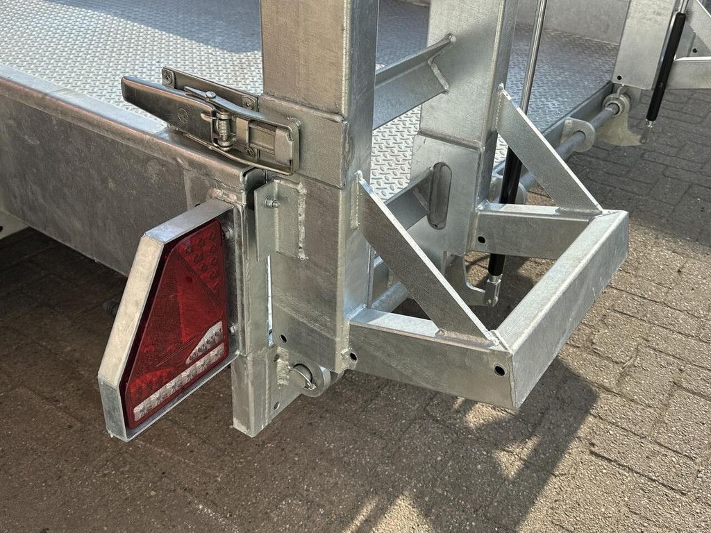 Equipment trailer