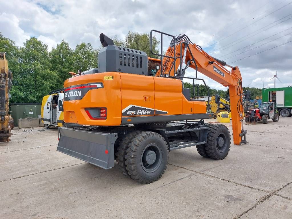 Develon DX 140 W-7