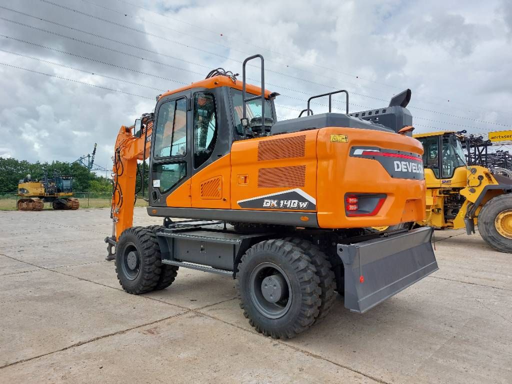 Develon DX 140 W-7