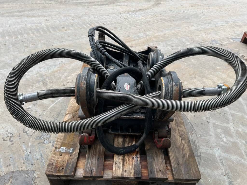 OilQuick OQ70/55 - 320E / 325F