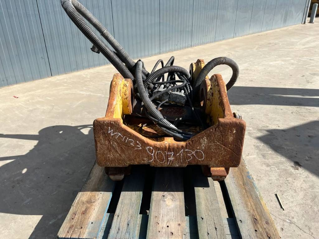 OilQuick OQ80 - 330F / 329E