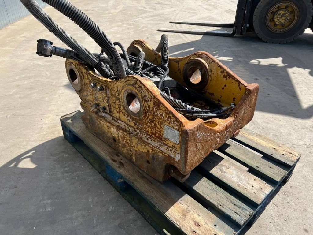 OilQuick OQ80 - 330F / 329E