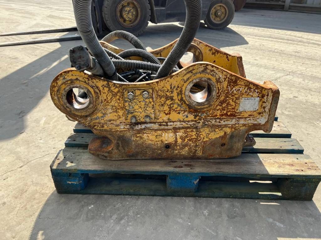 OilQuick OQ80 - 330F / 329E