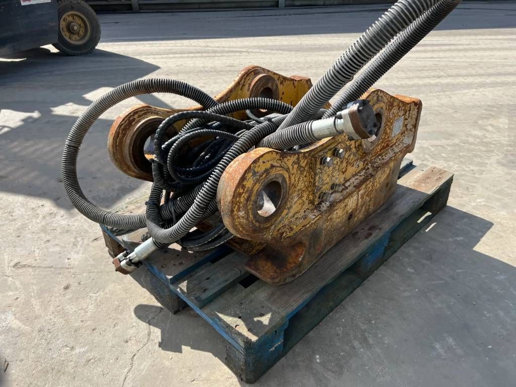 OilQuick OQ80 - 330F / 329E