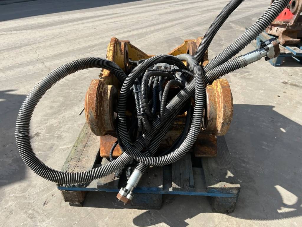 OilQuick OQ80 - 330F / 329E