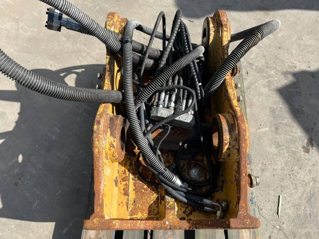 OilQuick OQ80 - 330F / 329E