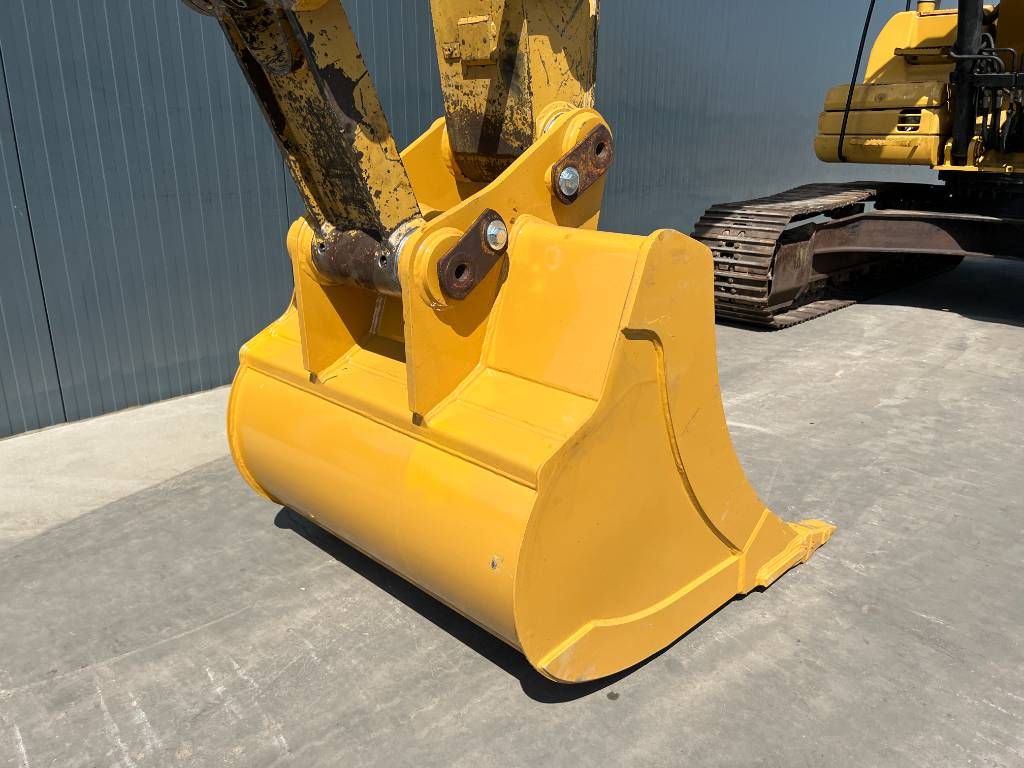 CAT 320D L