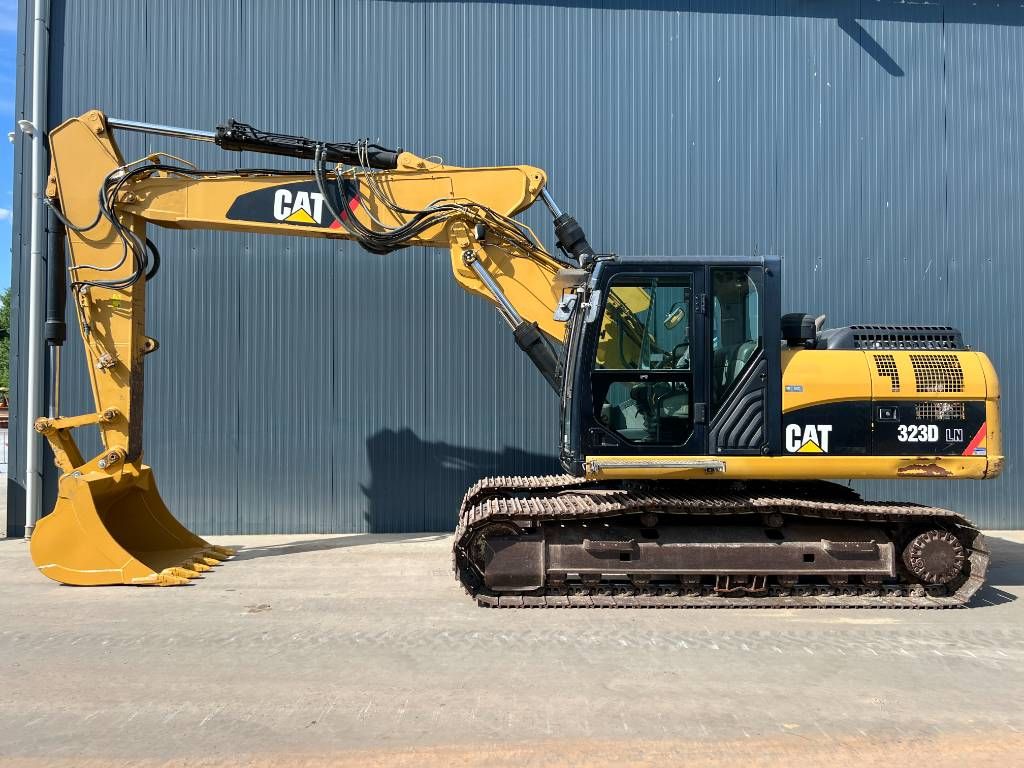 CAT 323D LN VA