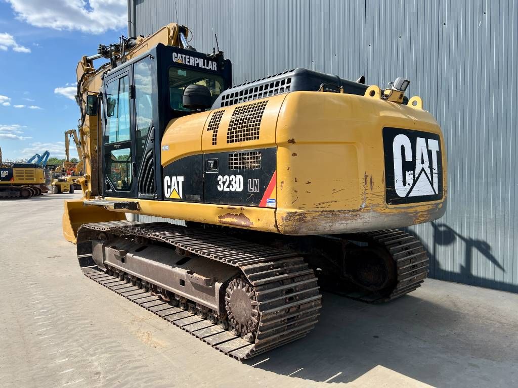 CAT 323D LN VA