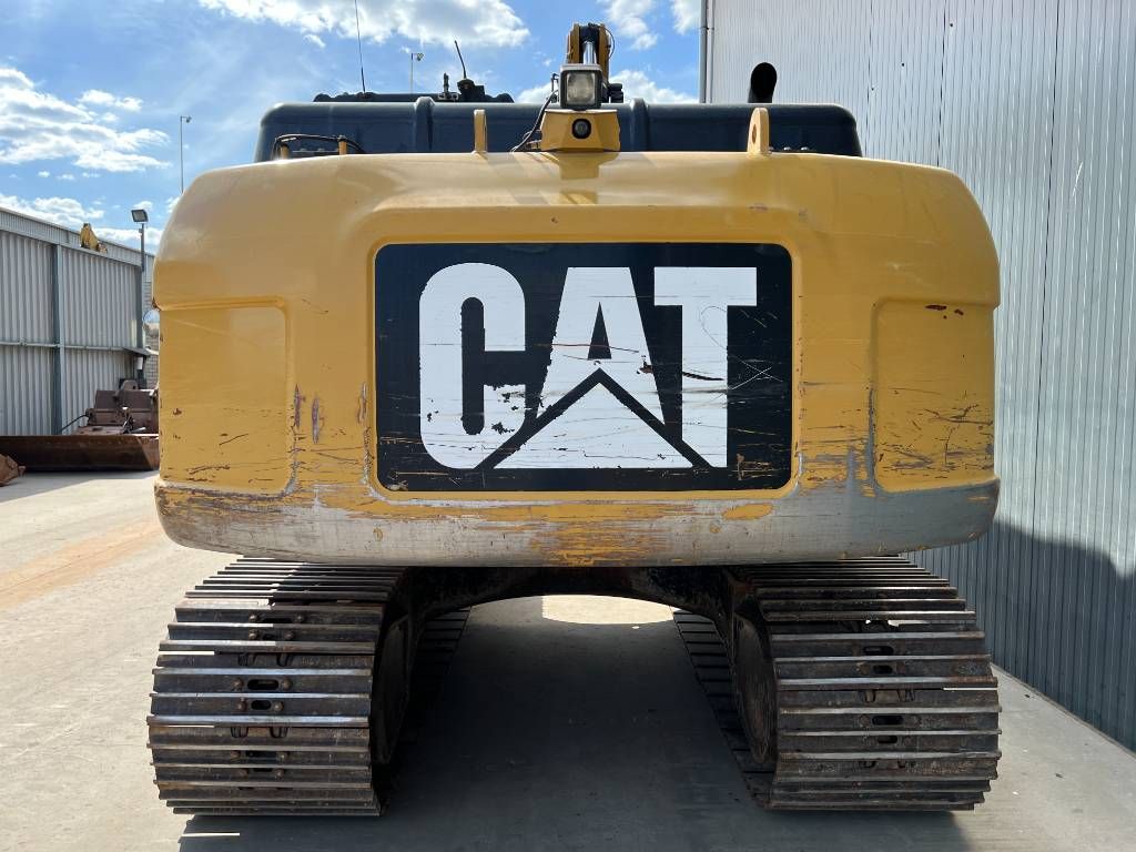 CAT 323D LN VA