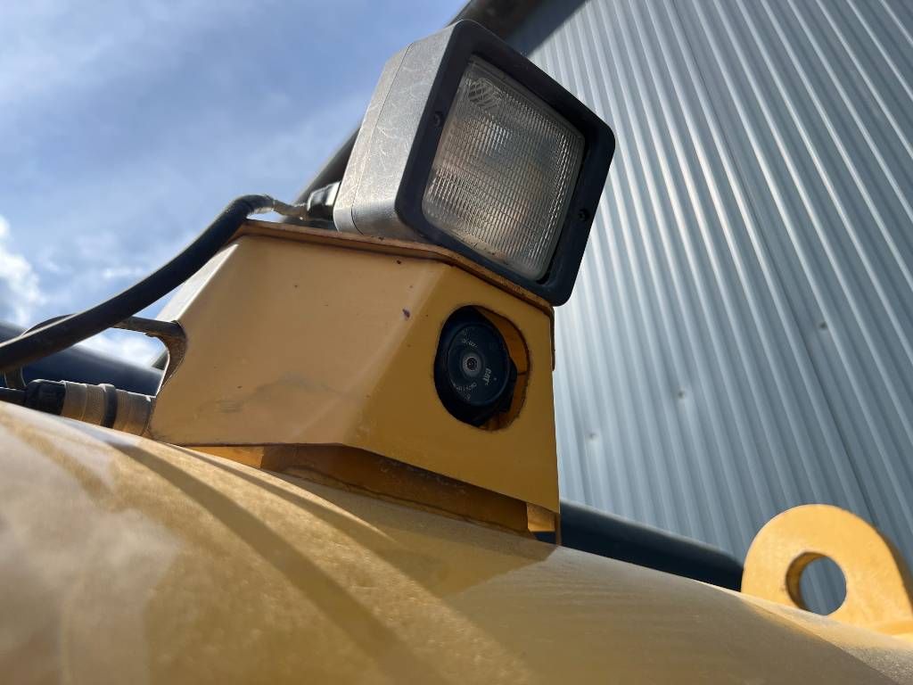 CAT 323D LN VA