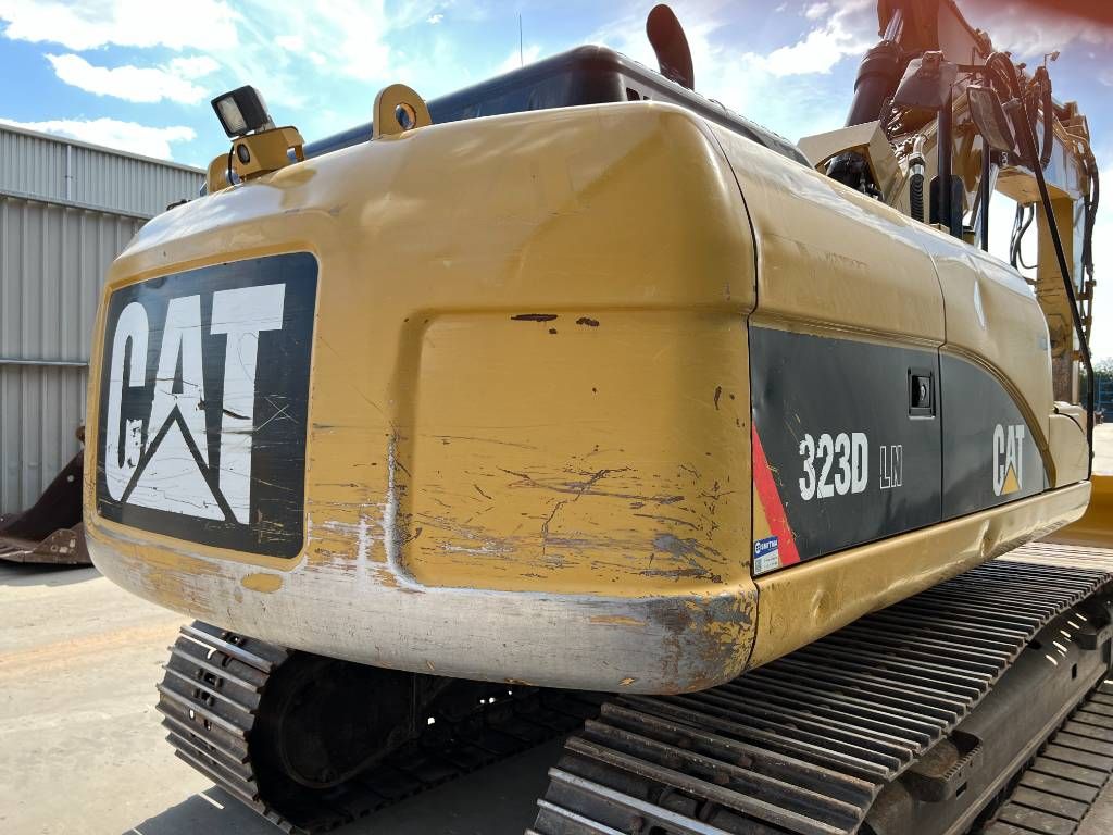 CAT 323D LN VA