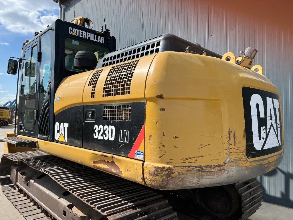 CAT 323D LN VA