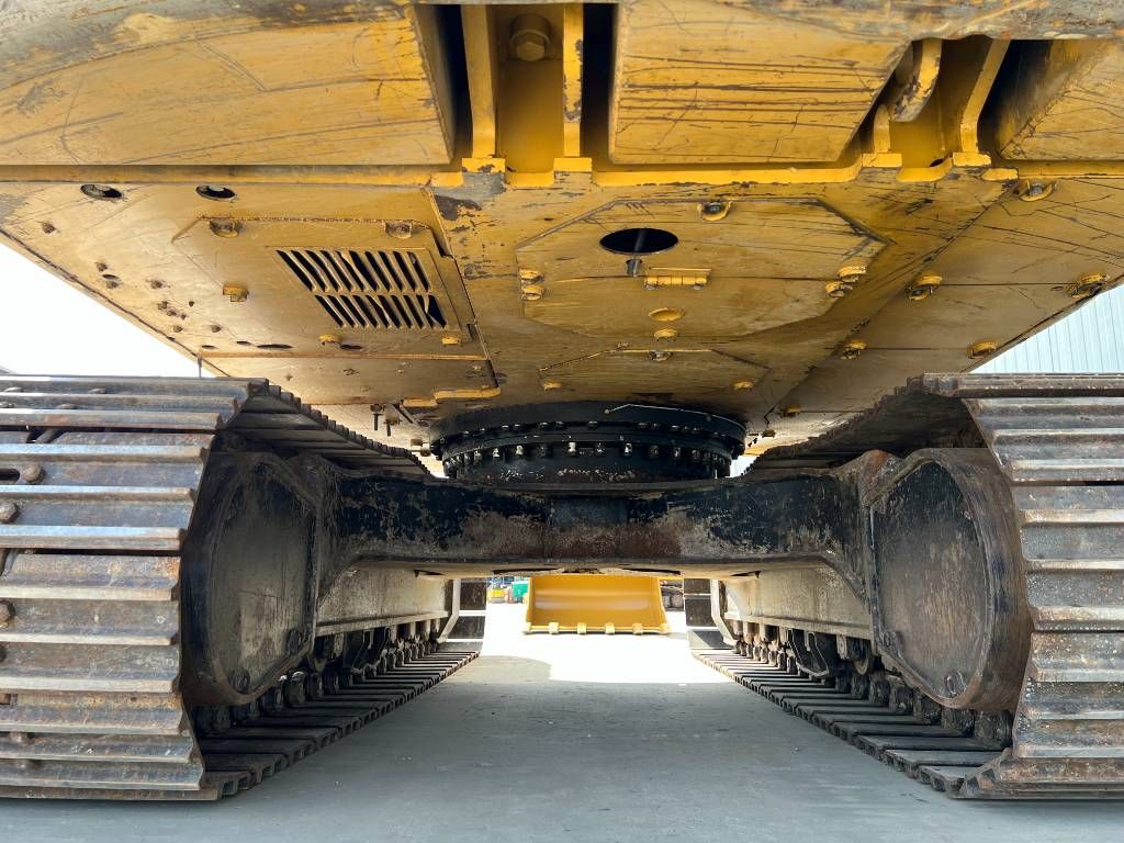 CAT 323D LN VA