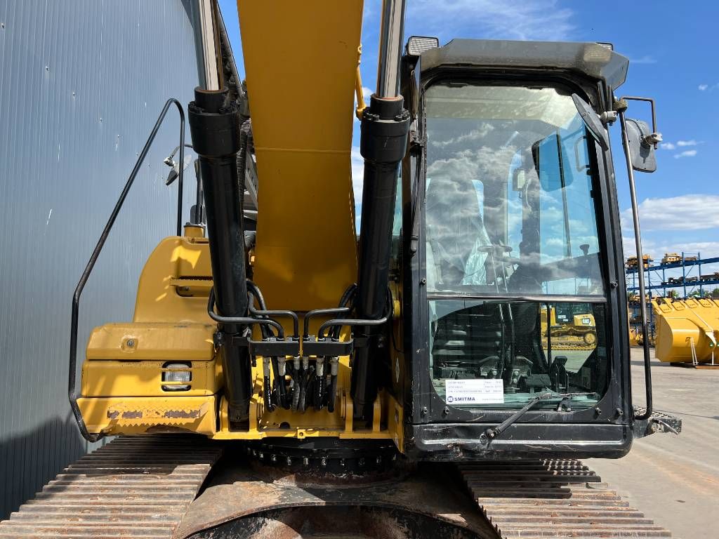 CAT 323D LN VA