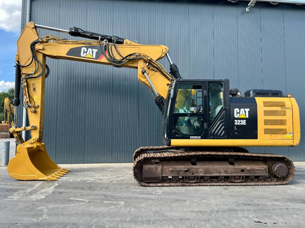 CAT 323EL VA