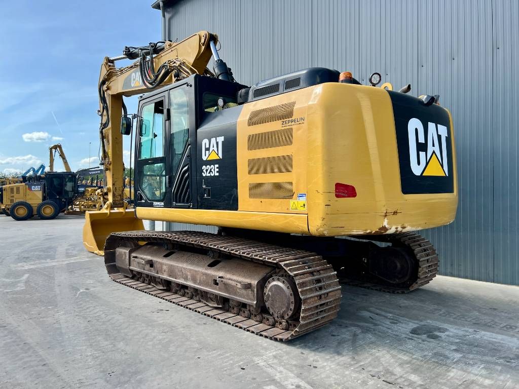 CAT 323EL VA
