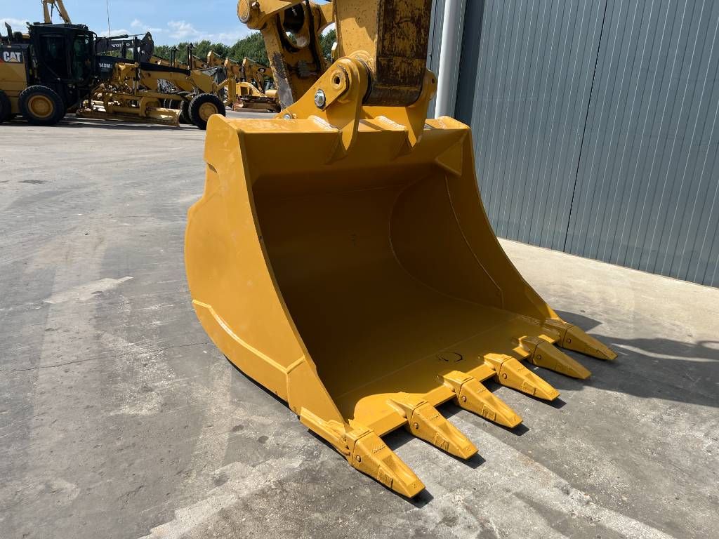 CAT 323EL VA