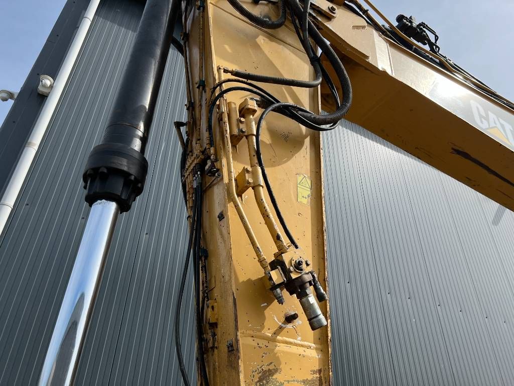 CAT 329D LN