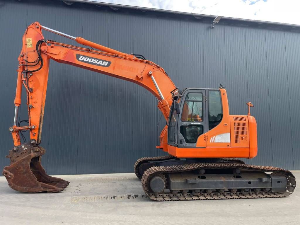 Doosan DX235LCR