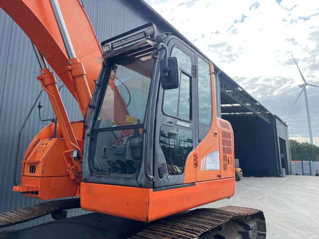 Doosan DX235LCR